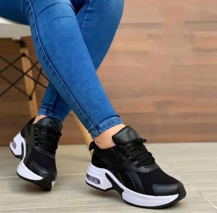 Ergonomische Sneakers voor Dames in de kleur Zwart voor dames in stijl geschikt voor alle seizoenen.