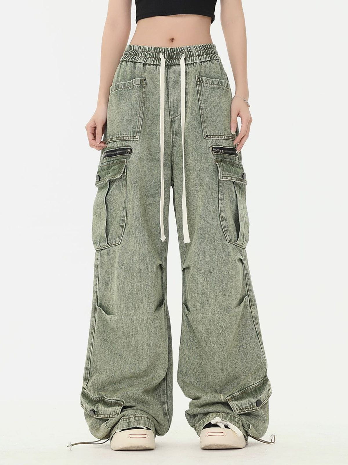 Esmée | Cargo Jeans met Trekkoord in de kleur Groen voor dames in Outdoor stijl ideaal voor de herfst.