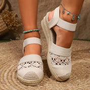 Esmee | Espadrilles met gesloten teen en enkelbandje in de kleur Bruin voor dames in Beach stijl ideaal voor de zomer.