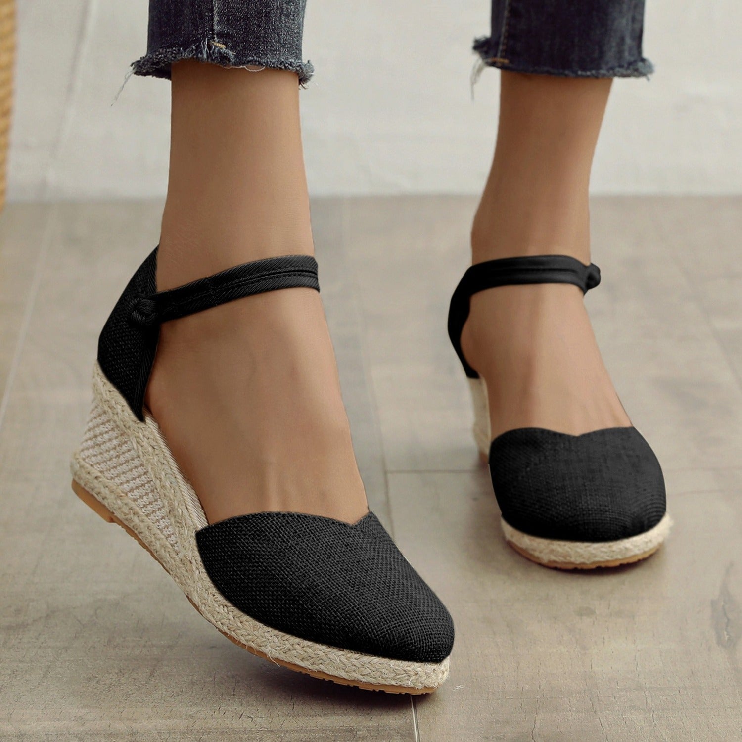 Eva | Canvas espadrilles met enkelbandje in de kleur Zwart voor dames in Beach stijl ideaal voor de zomer.