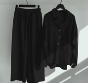 Eva Linnen Zomerset - hoogwaardig linnen materiaal voor ademendheid en draagcomfort. Dit zomerset biedt een modern en veelzijdig ontwerp, perfect voor een flatterende zomerlook. Bovendien is het lichtgewicht en geschikt voor warm weer, zodat je vol vertrouwen van de zomer kunt genieten. Maattabel beschikbaar voor borst, taille en heup.