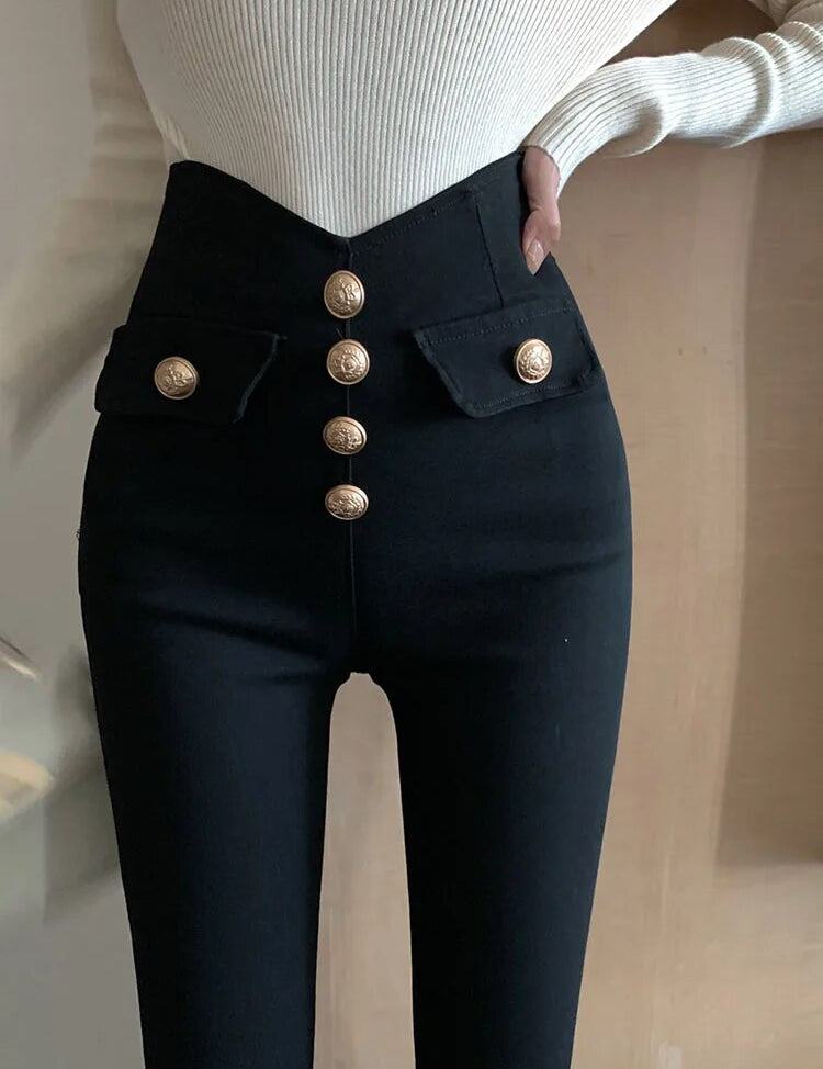 Eva | Uitlopende hoge tailleur. in de kleur Zwart voor dames in stijl ideaal voor de herfst.