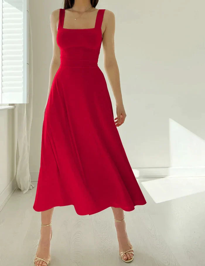 Zomerjurk met vierkante hals - een must-have voor een stijlvolle en comfortabele look. Het chique vierkante halslijn en slim-fit design benadrukken op elegante wijze het vrouwelijke silhouet. Gemaakt van hoogwaardige en comfortabele stof, geschikt voor diverse gelegenheden en seizoenen.