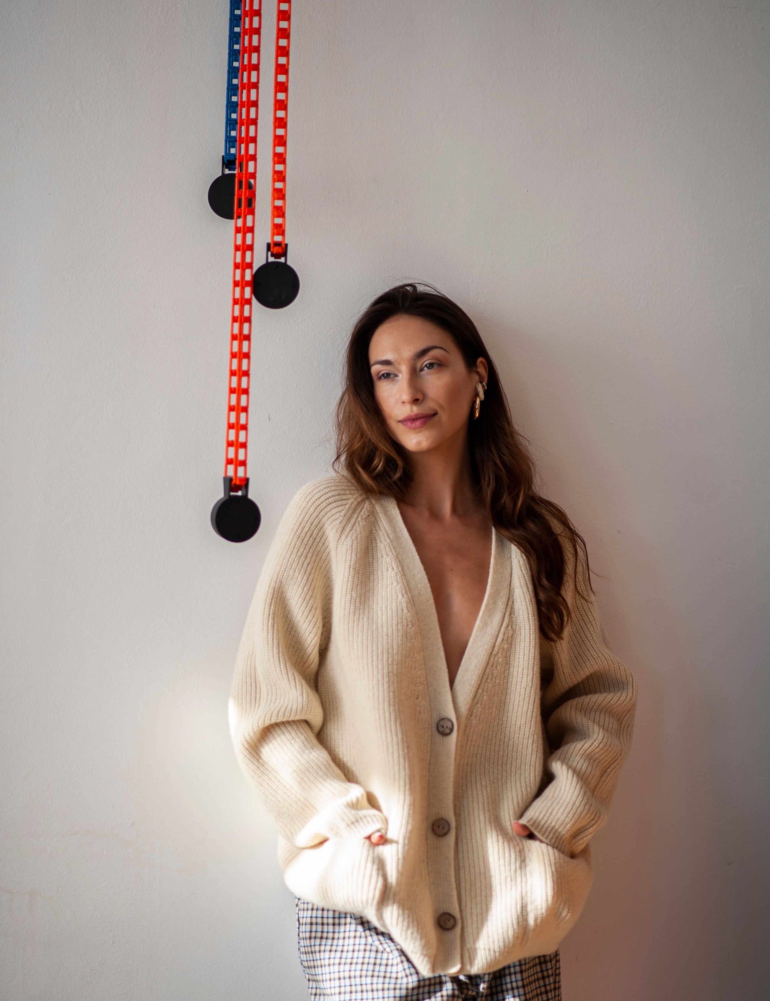 Evala | Luxueus merinoswollen vest in de kleur Khaki voor dames in Heritage stijl ideaal voor de herfst.