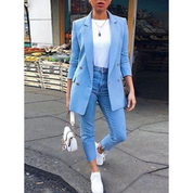 Evelien | Lange damesblazer met knopen en kraag in de kleur Blauw voor dames in stijl geschikt voor alle seizoenen.