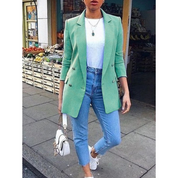 Evelien | Lange damesblazer met knopen en kraag in de kleur Groen voor dames in stijl geschikt voor alle seizoenen.
