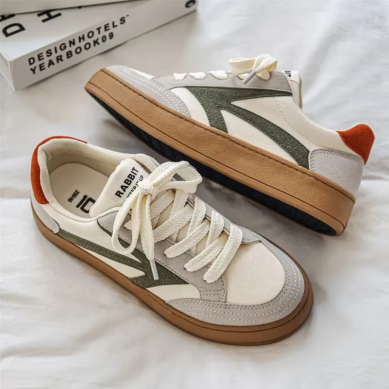 Lage sneakers met lace-up sluiting