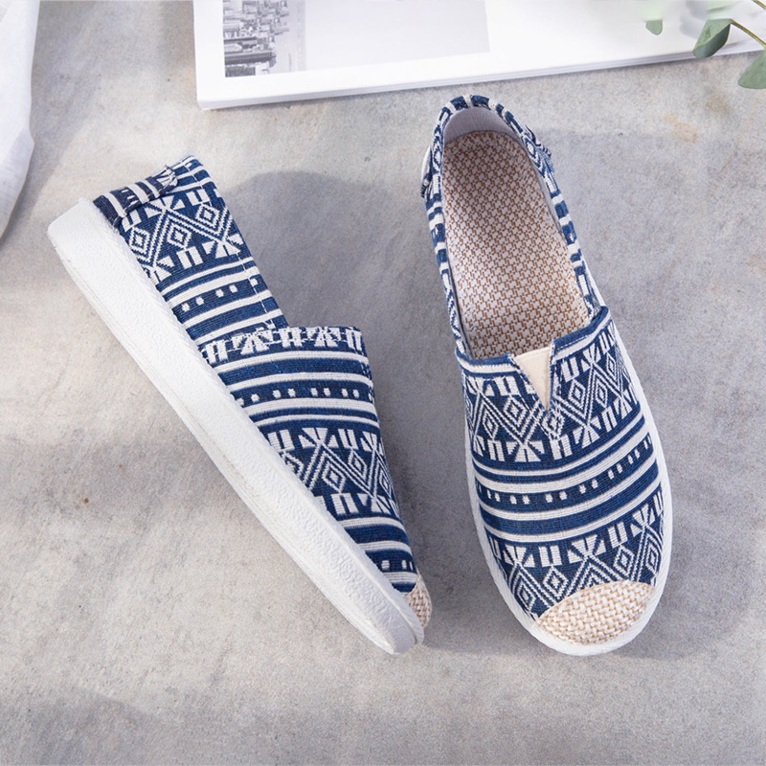 Fee | Canvas espadrilles met vintage print in de kleur Blauw voor dames in Beach stijl ideaal voor de zomer.