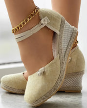 Feline | Geknoopte espadrilles met enkelbandje in de kleur Bruin voor dames in Beach stijl ideaal voor de zomer.