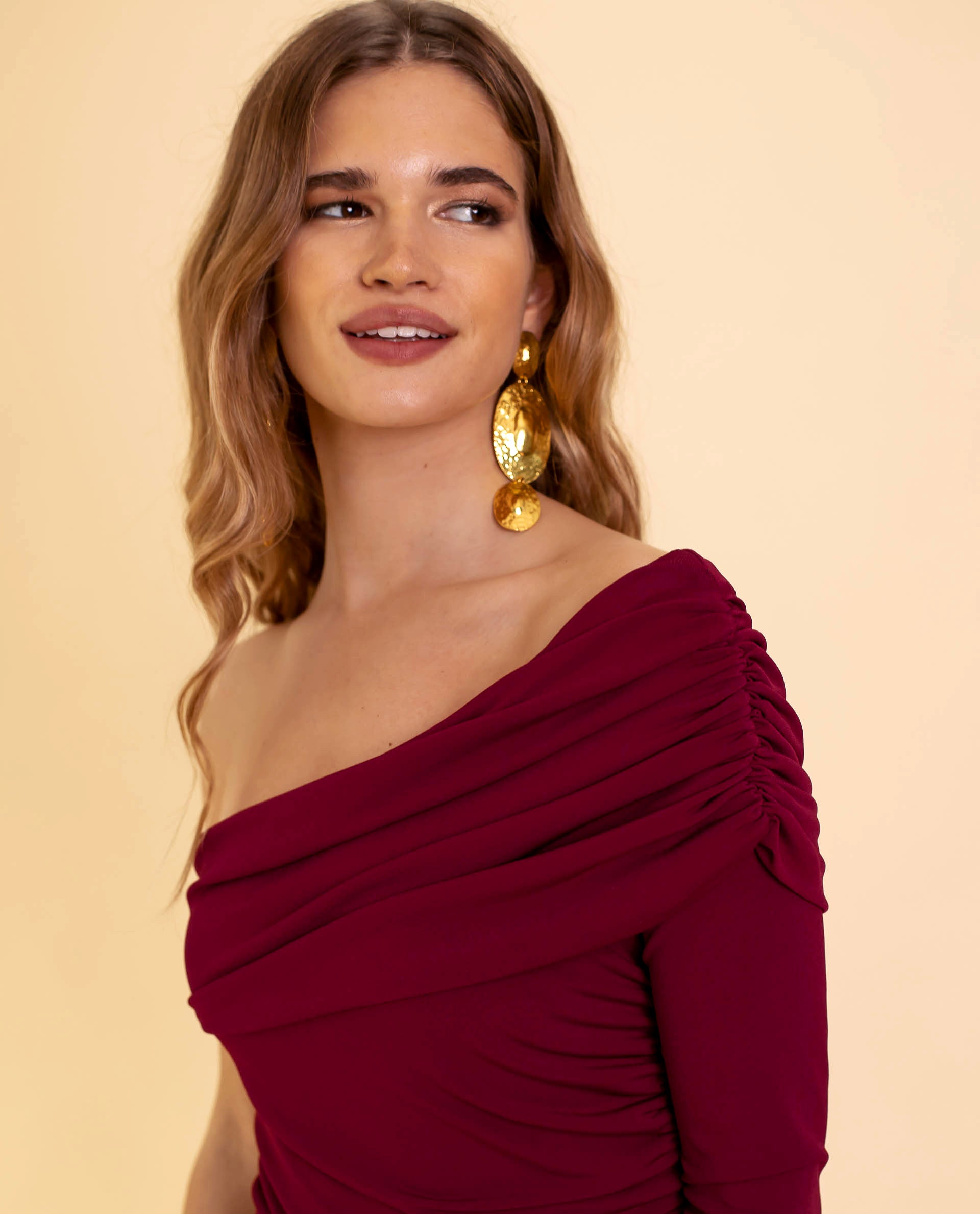 Femke | Stijlvolle Bordeauxrode Jumpsuit met Eén Schouder