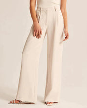 Femke | Elegante getailleerde damesbroek in de kleur Beige voor dames in stijl ideaal voor de lente.