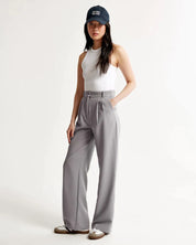Femke | Elegante getailleerde damesbroek in de kleur Zwart voor dames in stijl ideaal voor de lente.
