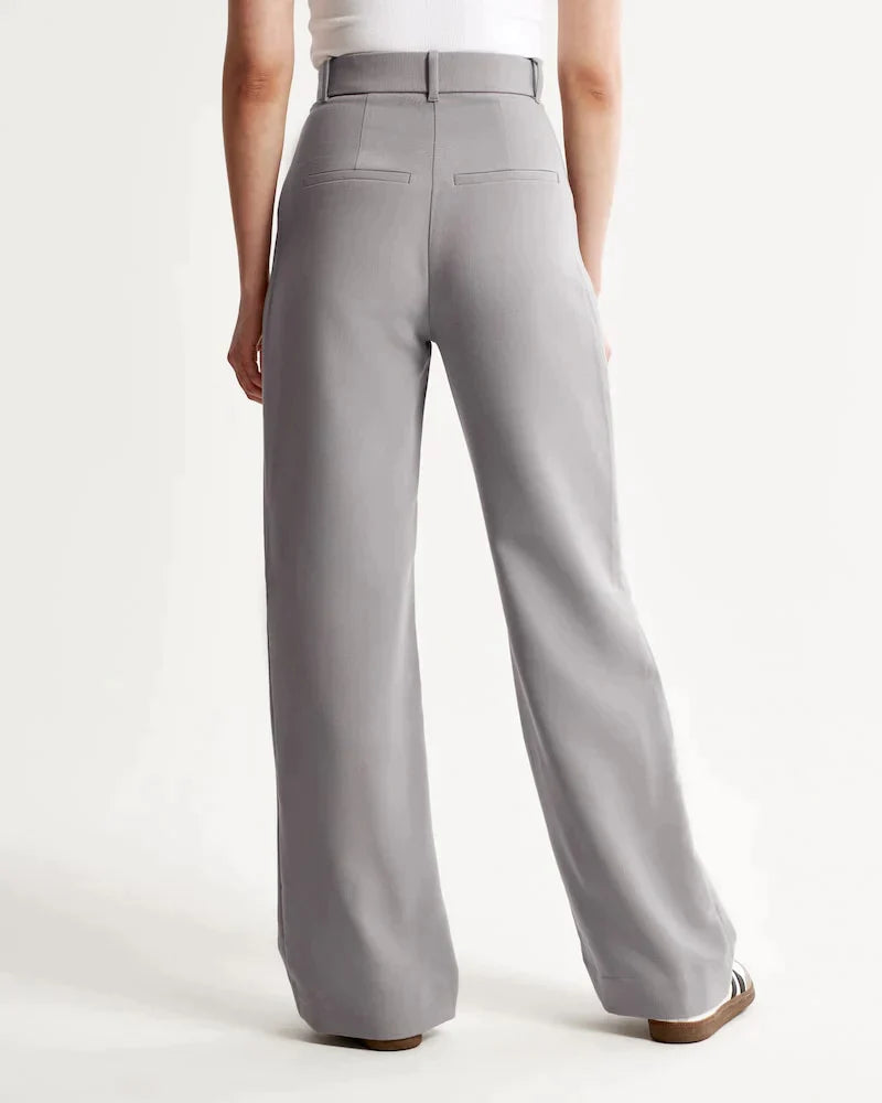 Femke | Elegante getailleerde damesbroek in de kleur Zwart voor dames in stijl ideaal voor de lente.