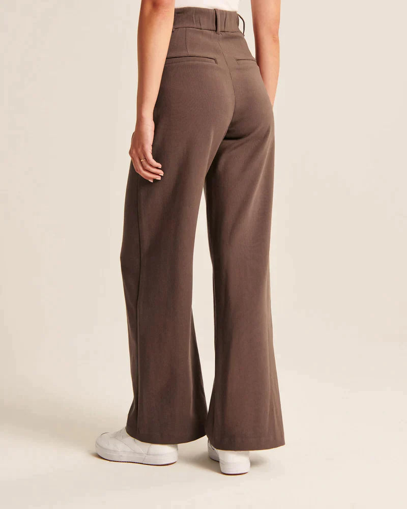 Femke | Elegante getailleerde damesbroek in de kleur Zwart voor dames in stijl ideaal voor de lente.