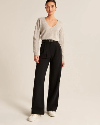 Femke | Elegante getailleerde damesbroek in de kleur Zwart voor dames in stijl ideaal voor de lente.