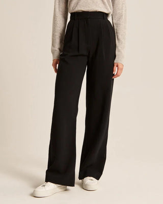 Femke | Elegante getailleerde damesbroek in de kleur Zwart voor dames in stijl ideaal voor de lente.
