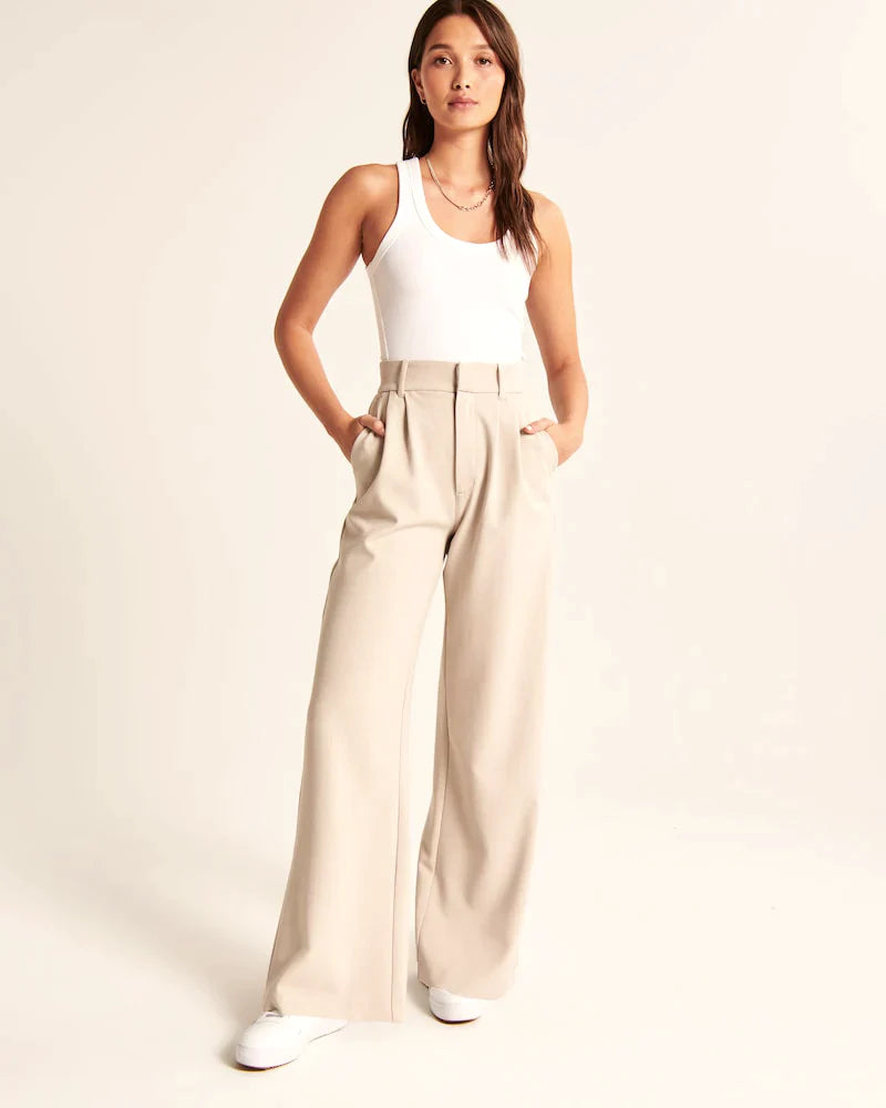 Femke | Elegante getailleerde damesbroek in de kleur Zwart voor dames in stijl ideaal voor de lente.