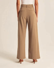 Femke | Elegante getailleerde damesbroek in de kleur Zwart voor dames in stijl ideaal voor de lente.