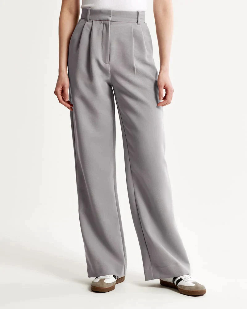Femke | Elegante getailleerde damesbroek in de kleur Grijs voor dames in stijl ideaal voor de lente.