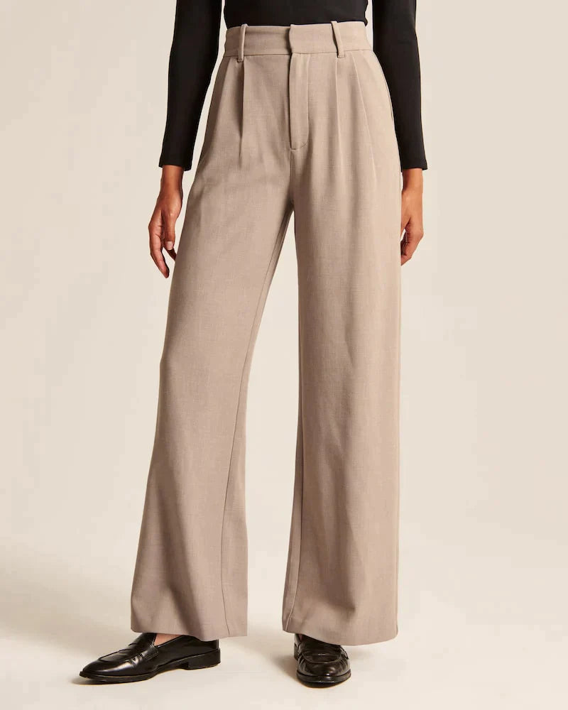 Femke | Elegante getailleerde damesbroek in de kleur Khaki voor dames in stijl ideaal voor de lente.