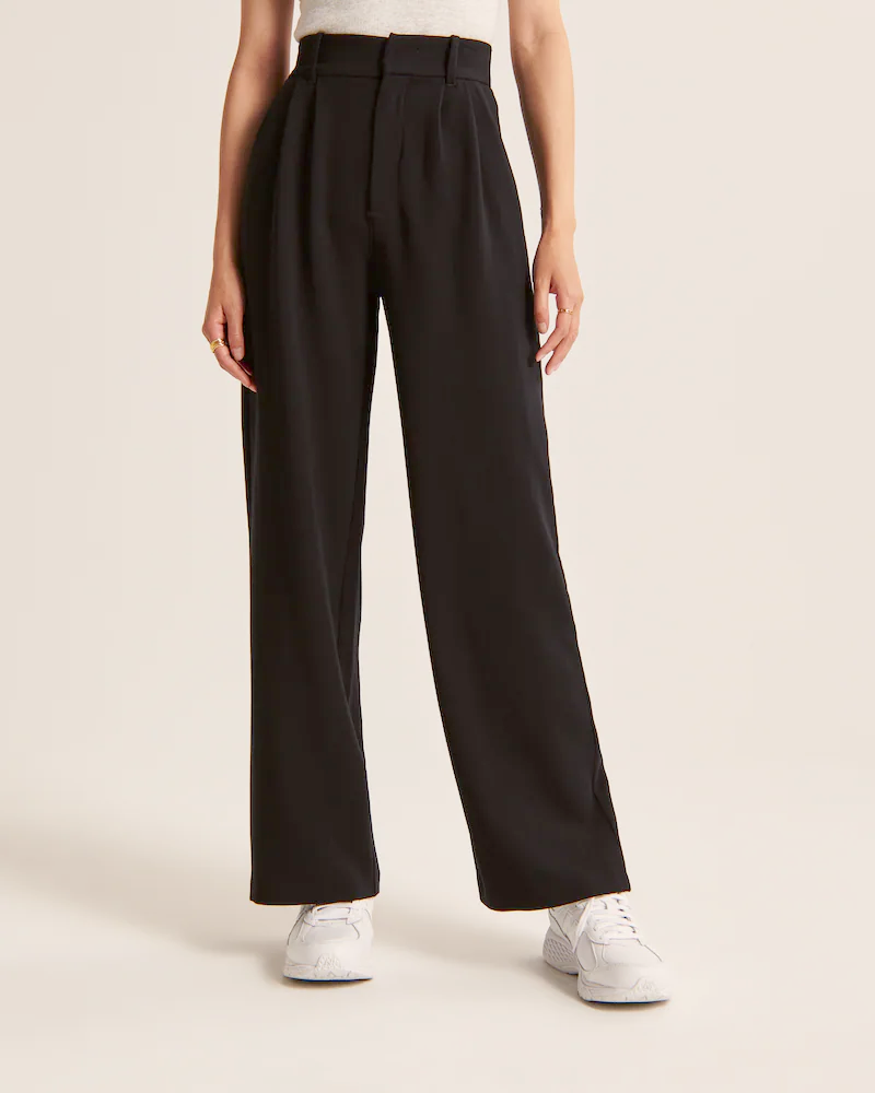 Femke | Elegante getailleerde damesbroek in de kleur Zwart voor dames in stijl ideaal voor de lente.