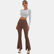 Femke | Stijlvolle uitlopende broek in de kleur Beige voor dames in stijl ideaal voor de lente.