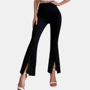 Femke | Stijlvolle uitlopende broek in de kleur Zwart voor dames in stijl ideaal voor de lente.