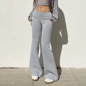 Fenna | Casual lage taille uitlopende broek in de kleur Grijs voor dames in stijl ideaal voor de herfst.