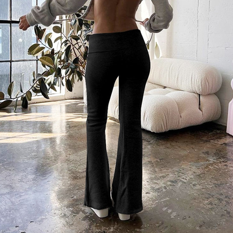 Fenna | Casual lage taille uitlopende broek in de kleur Grijs voor dames in stijl ideaal voor de herfst.