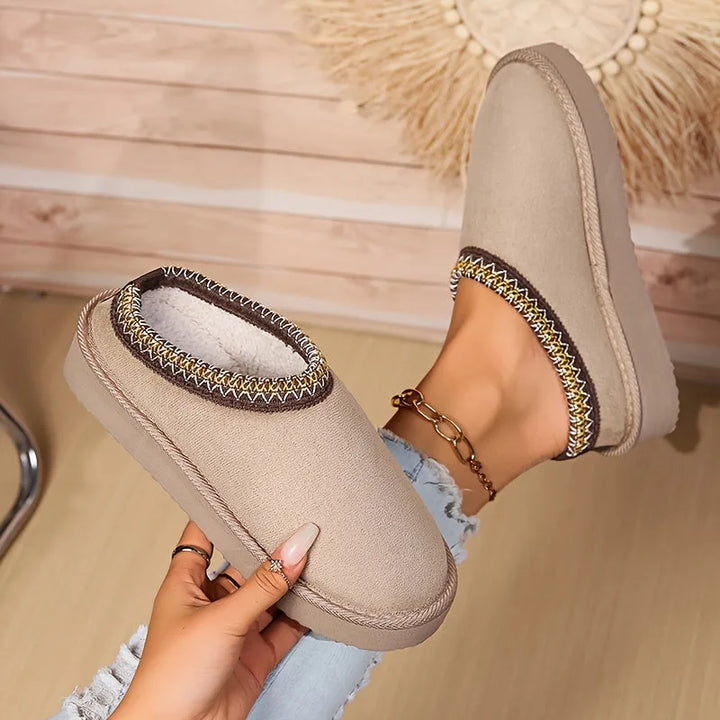 Slip-on slippers met pluche materiaal
