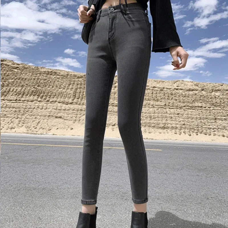 fieke-warm-gevoerde-damesjeans-deqalli.webp