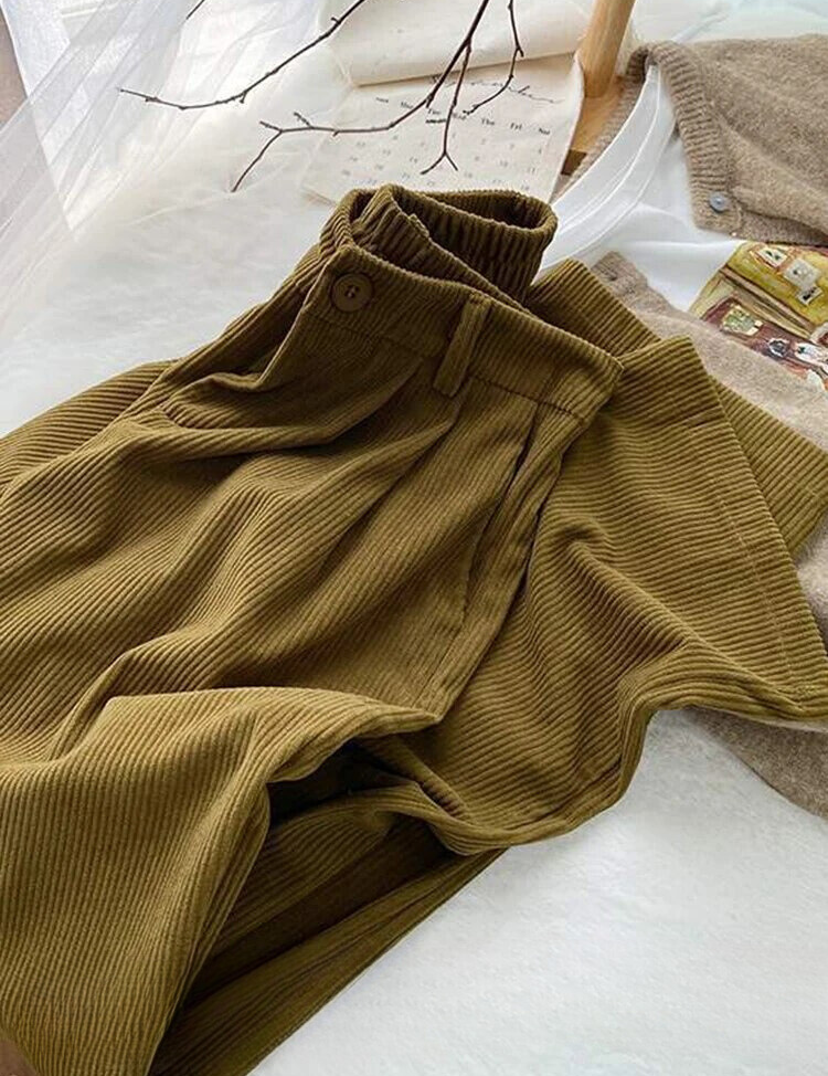 Fien | Retro hoge taille corduroy broek voor dames in de kleur Khaki voor dames in stijl ideaal voor de herfst.