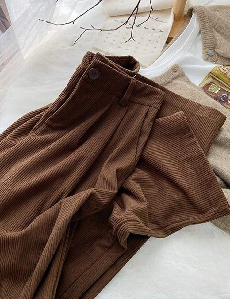 Fien | Retro hoge taille corduroy broek voor dames in de kleur Koffie voor dames in stijl ideaal voor de herfst.