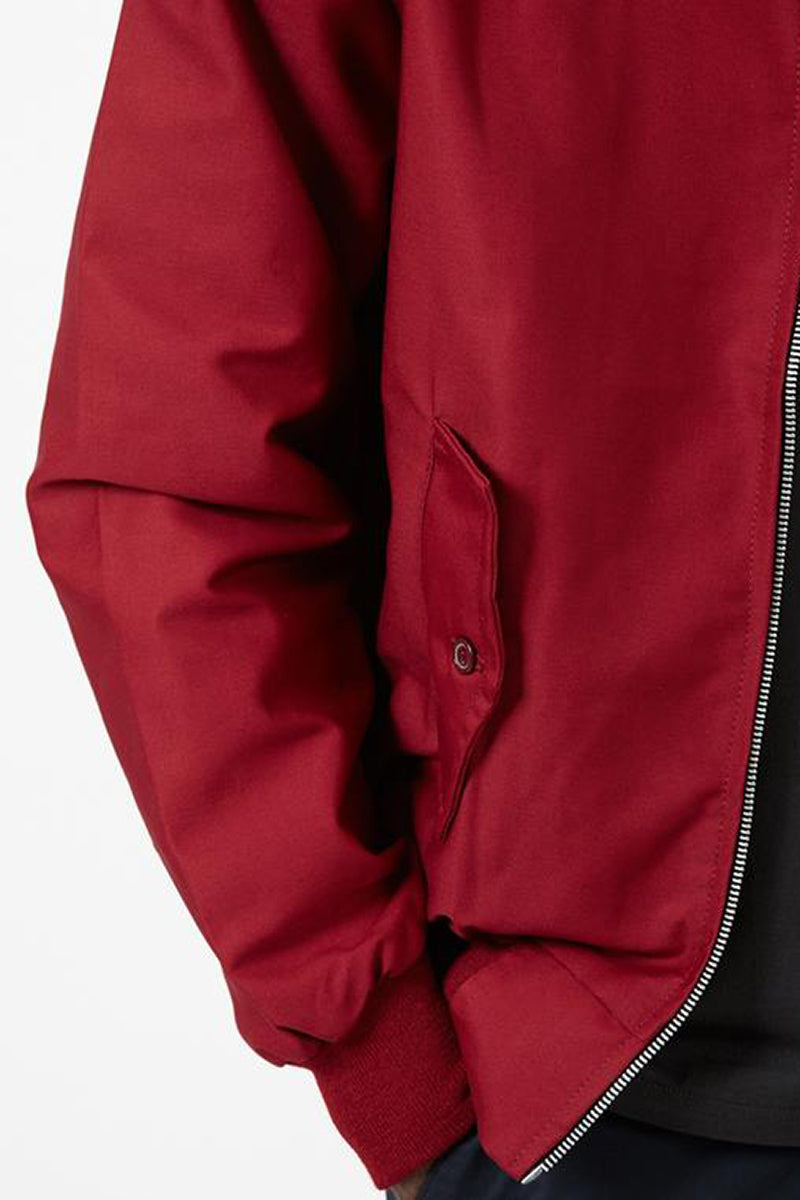 Stoer Harrington jasje, perfect voor een trendy look. Inclusief ingewerkte schoudernaden, praktische zakken, geribbelde manchetten en zoom, meerlaagse voering, ontspannen pasvorm en omgeslagen kraag voor veelzijdige uitstraling.