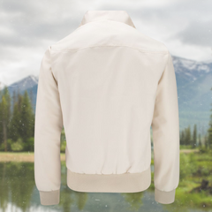 Stoer Harrington jasje, perfect voor een trendy look. Inclusief ingewerkte schoudernaden, praktische zakken, geribbelde manchetten en zoom, meerlaagse voering, ontspannen pasvorm en omgeslagen kraag voor veelzijdige uitstraling.