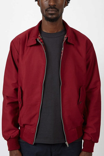 Stoer Harrington jasje, perfect voor een trendy look. Inclusief ingewerkte schoudernaden, praktische zakken, geribbelde manchetten en zoom, meerlaagse voering, ontspannen pasvorm en omgeslagen kraag voor veelzijdige uitstraling.