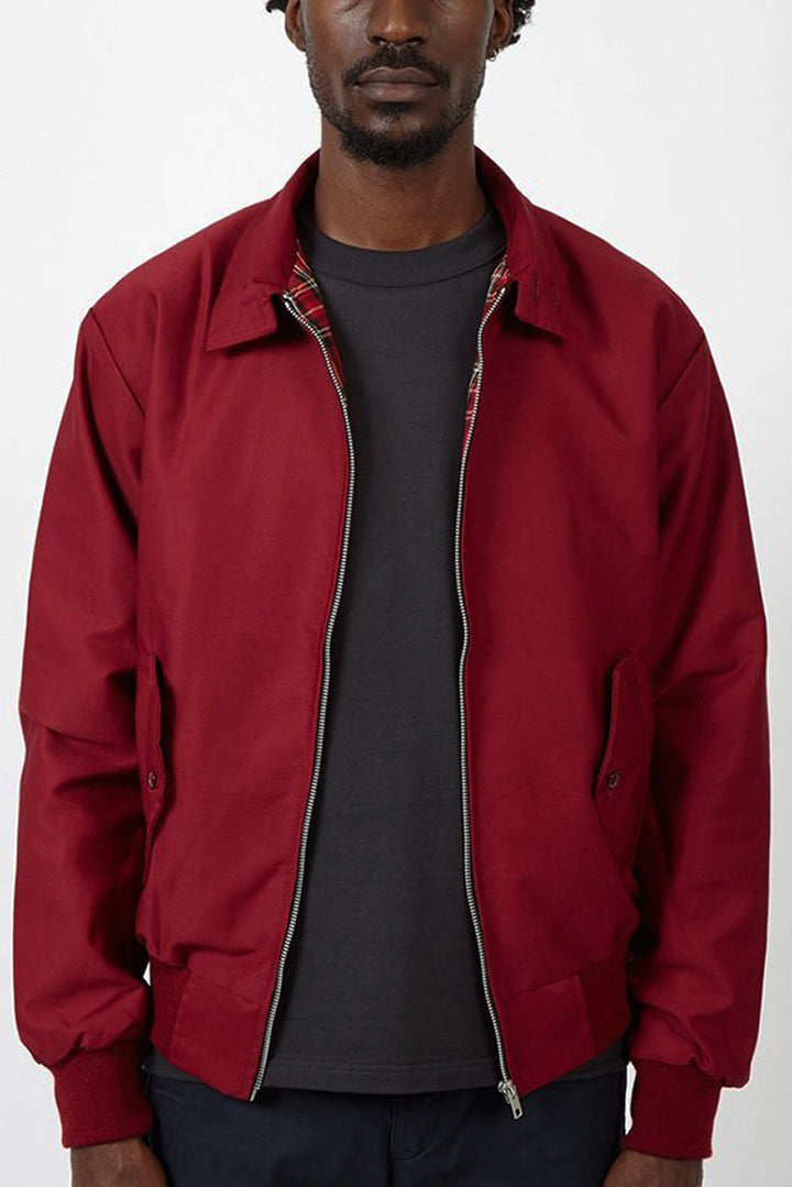 Stoer Harrington jasje, perfect voor een trendy look. Inclusief ingewerkte schoudernaden, praktische zakken, geribbelde manchetten en zoom, meerlaagse voering, ontspannen pasvorm en omgeslagen kraag voor veelzijdige uitstraling.