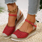 Finnyl | Espadrilles met mesh patch en contrasterende kleur in de kleur Donkerrood voor dames in Beach stijl ideaal voor de zomer.