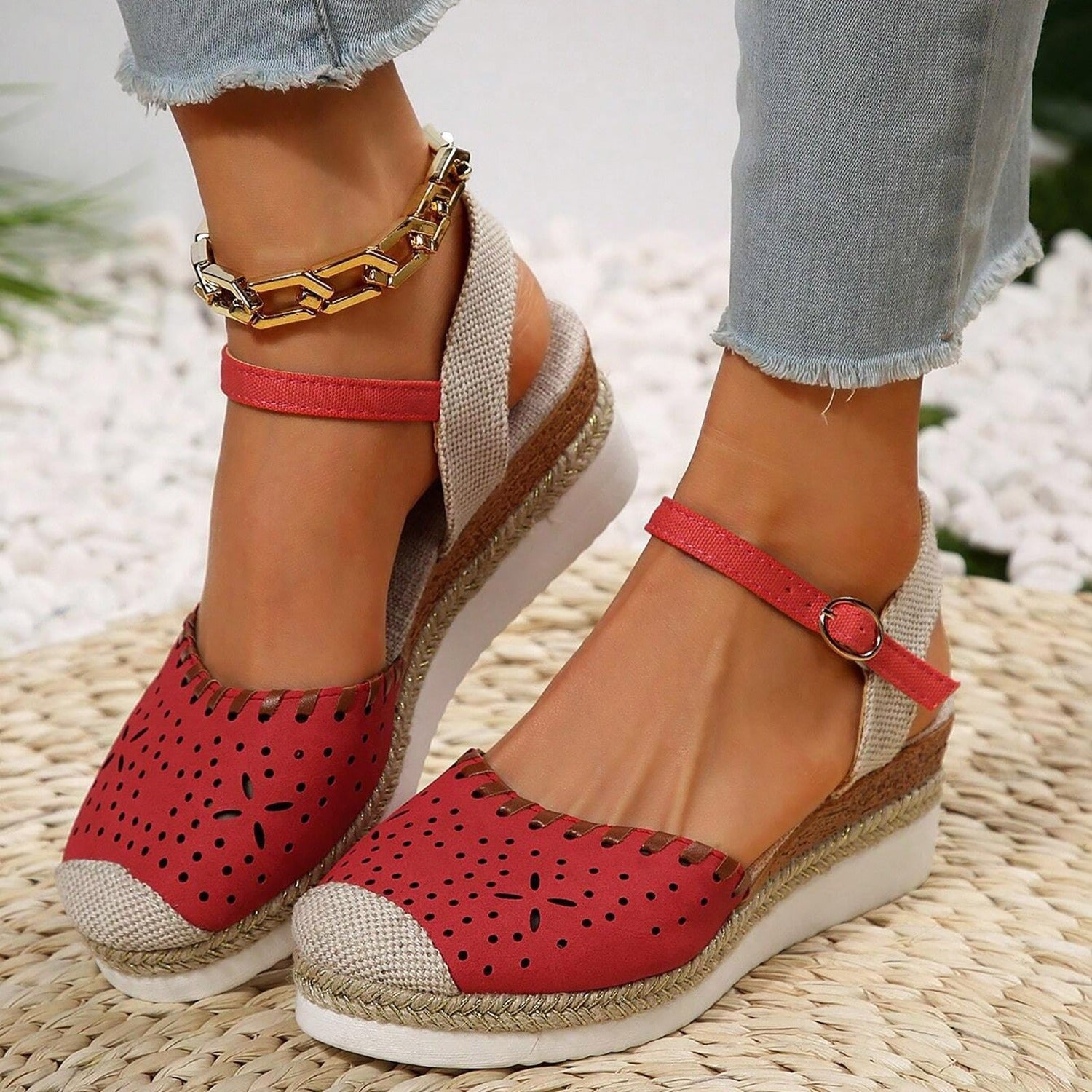 Finnyl | Espadrilles met mesh patch en contrasterende kleur in de kleur Donkerrood voor dames in Beach stijl ideaal voor de zomer.