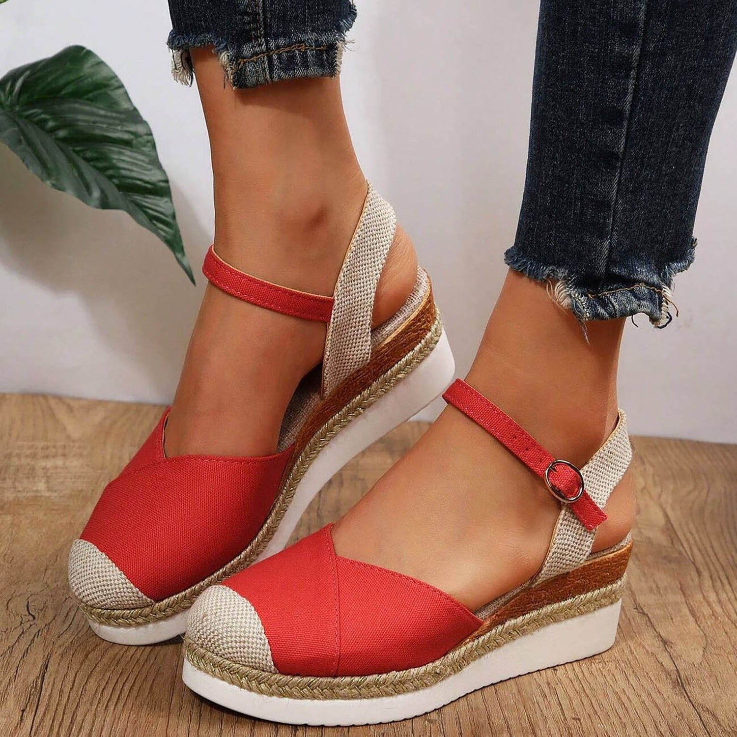 Finnyl | Espadrilles met mesh patch en contrasterende kleur in de kleur Rood voor dames in Beach stijl ideaal voor de zomer.