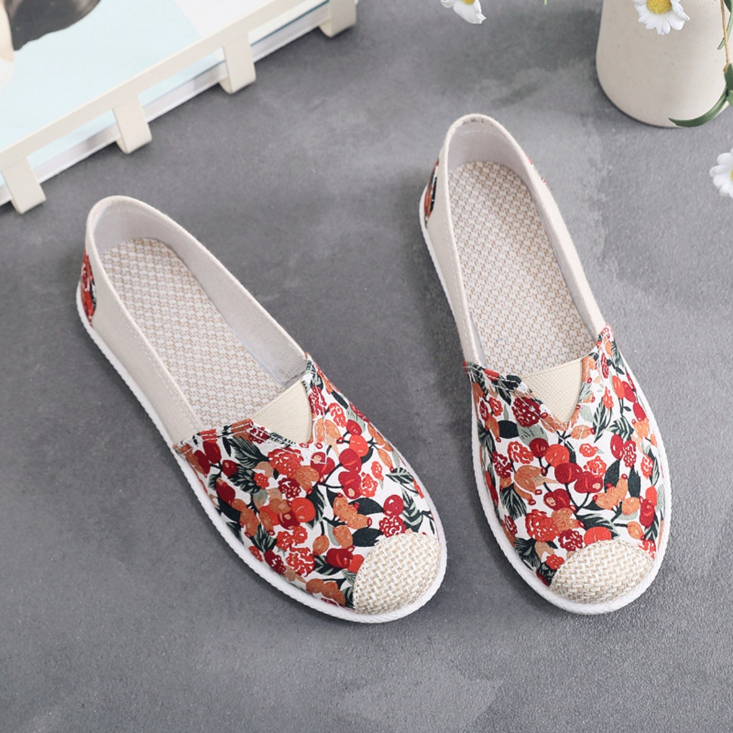 Fleur | Fleurige canvas espadrilles in de kleur Rood/Bruin voor dames in Beach stijl ideaal voor de zomer.