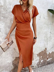 Fleur | Oranje V-hals midi-jurk met split in de kleur Oranje voor dames in Party stijl ideaal voor de lente.