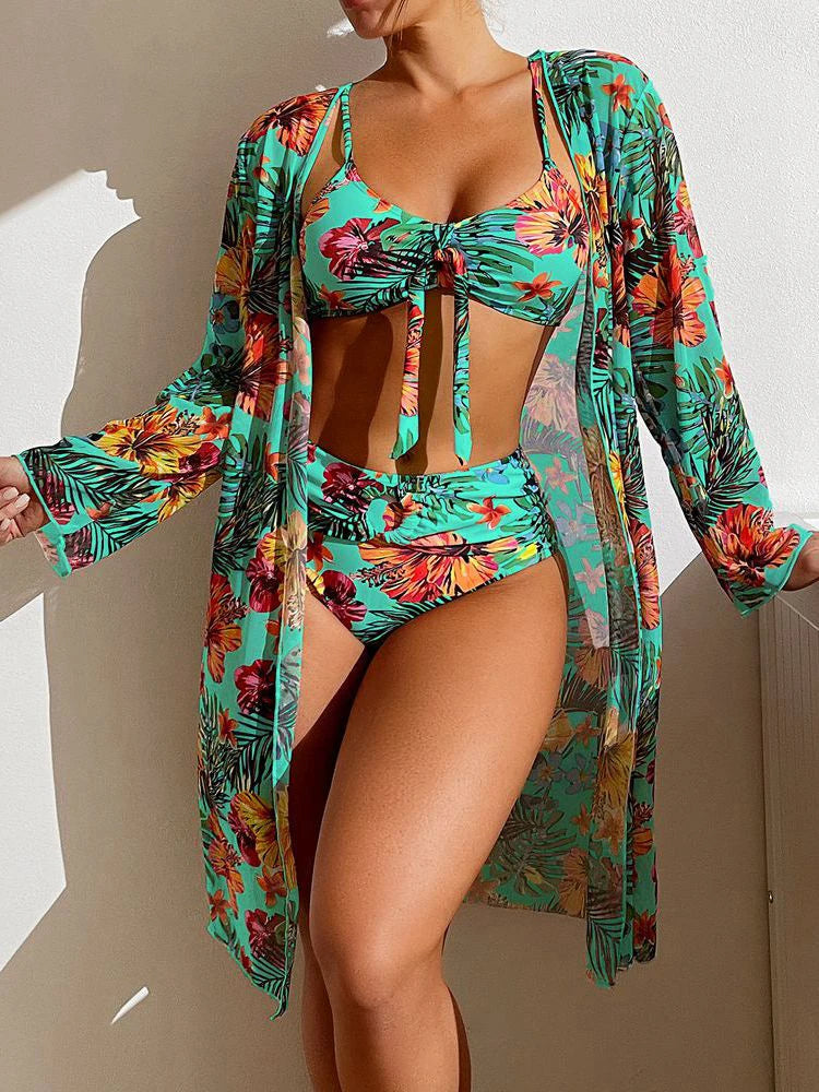 Fleurige & trendy bikini set in de kleur Lichtgroen voor dames in Beach stijl ideaal voor de lente.