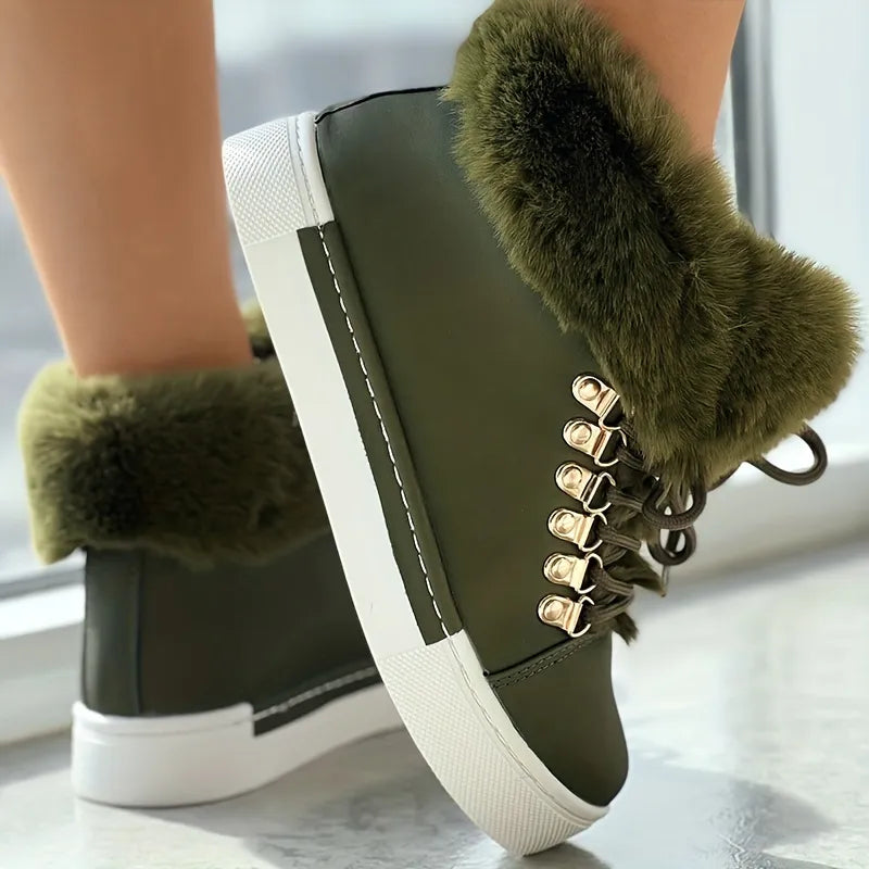Fuzzy Detail gevoerde enkellaarzen met veters in de kleur Groen voor dames in stijl ideaal voor de herfst.