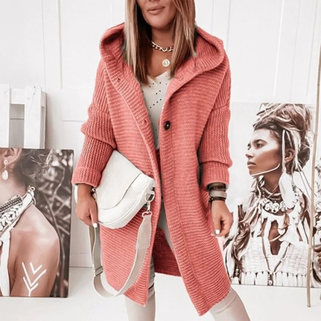 Gebreid vest met knoopjes en capuchon in de kleur Roze voor dames in stijl ideaal voor de herfst.