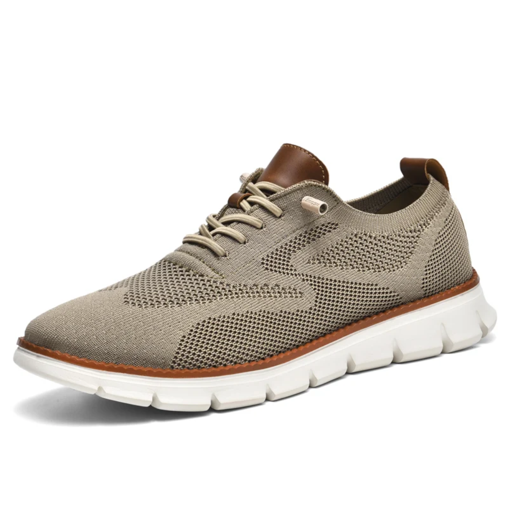 Gebreide comfortabele veterschoenen in de kleur 40 voor dames in stijl geschikt voor alle seizoenen.