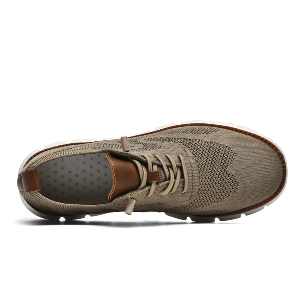 Gebreide comfortabele veterschoenen in de kleur 40 voor dames in stijl geschikt voor alle seizoenen.