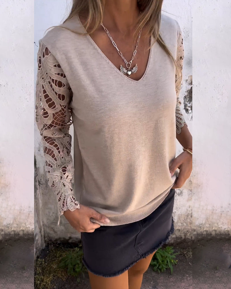 Gehaakte trui met V-hals van kant in de kleur Khaki voor dames in stijl ideaal voor de herfst.