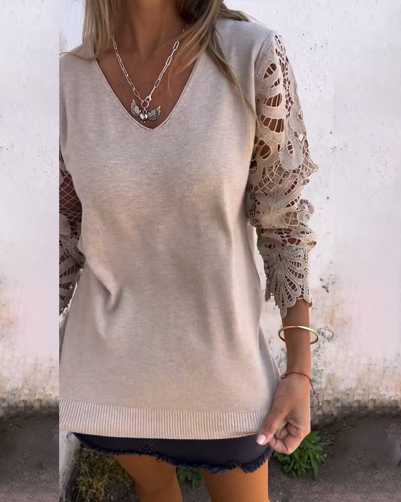 Gehaakte trui met V-hals van kant in de kleur Khaki voor dames in stijl ideaal voor de herfst.