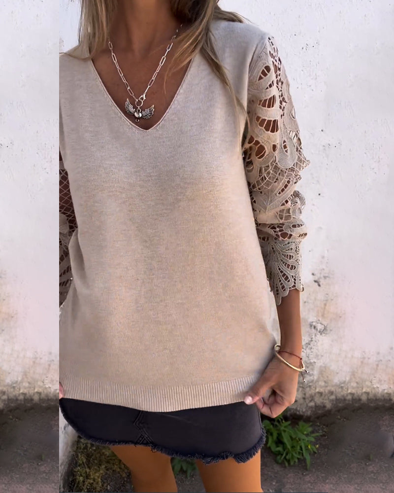 Gehaakte trui met V-hals van kant in de kleur Khaki voor dames in stijl ideaal voor de herfst.
